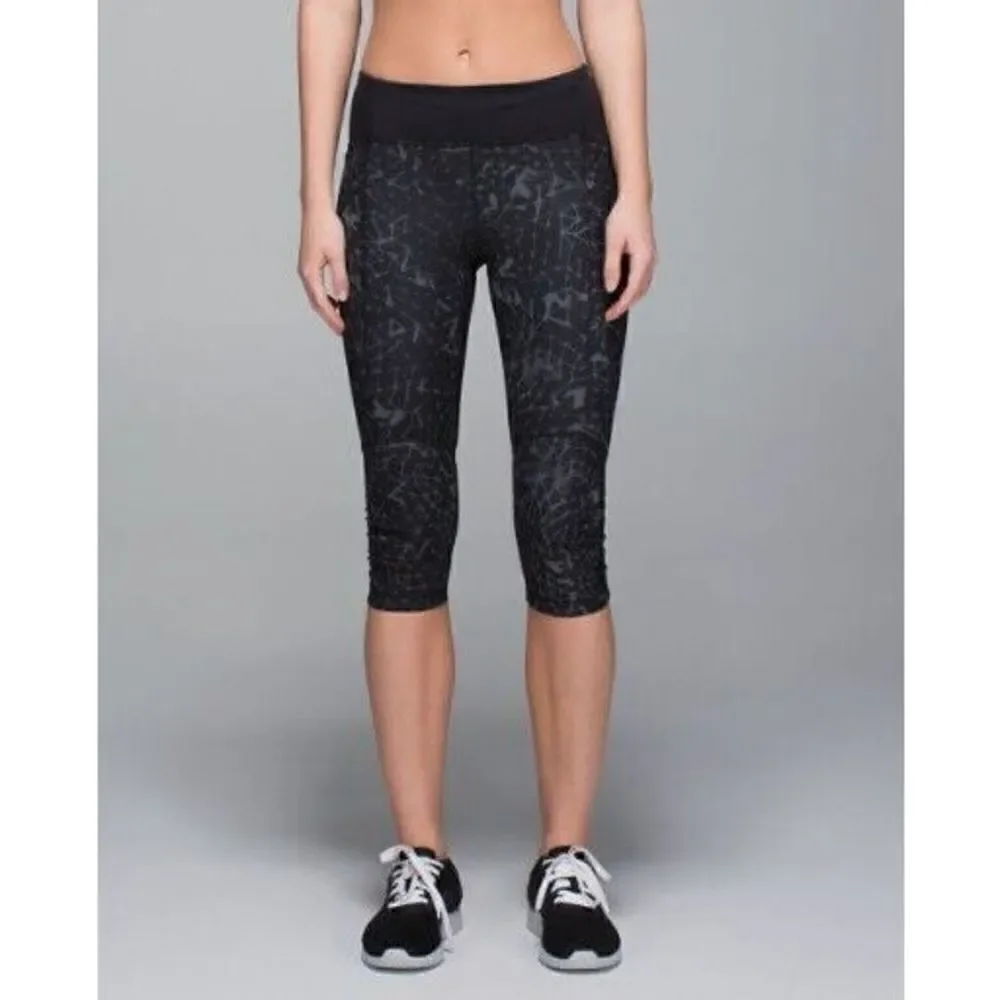 Lululemon Stash It Crop *Full-On LuxtremeStar Crushed Coal Black Size 8